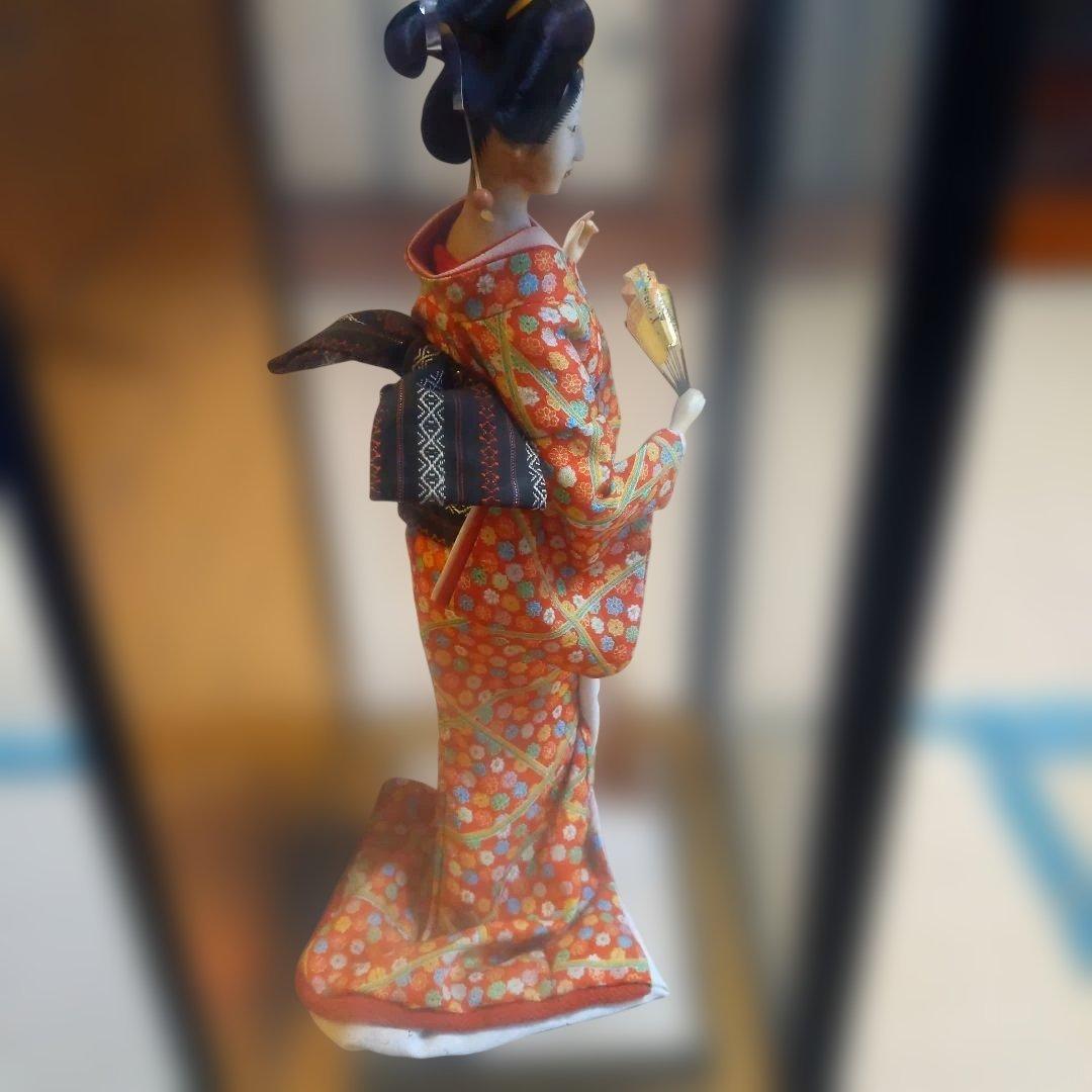 日本人形　華やかな着物　扇子付き