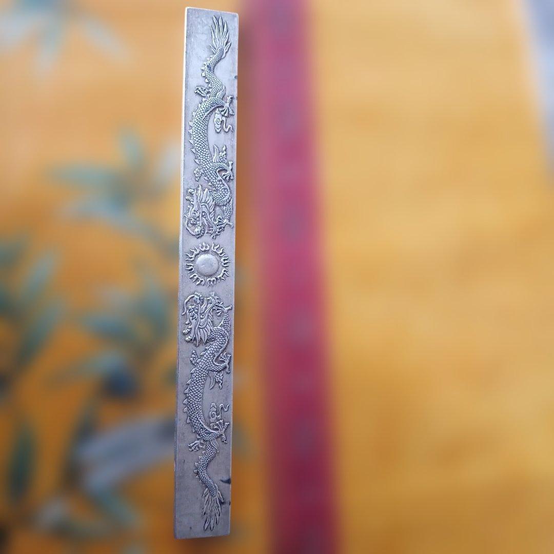 双龍戏珠、雲　彫刻　 銀等金属製 文鎮