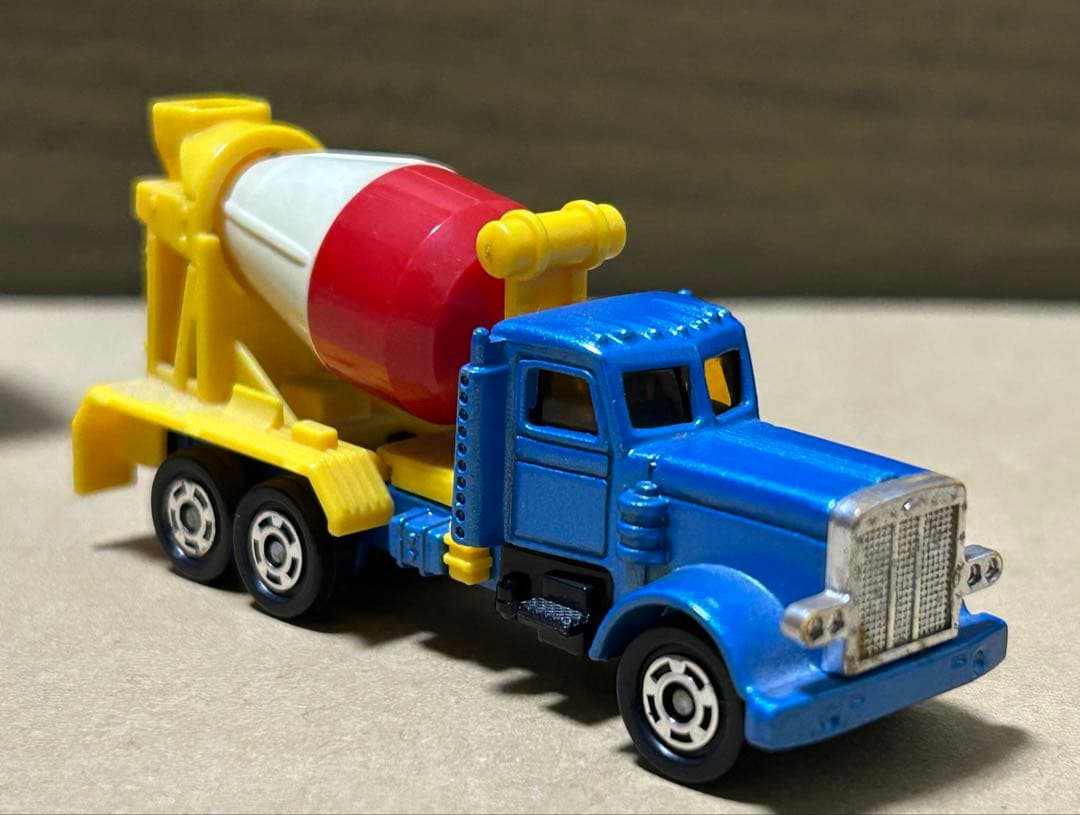 日本製 トミカ アメリカン ミキサー車