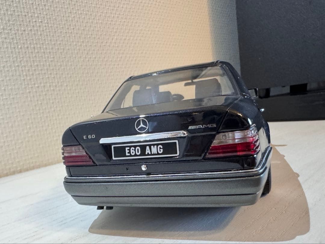 ミニカー OTTO Mercedes-Benz W124 1/18 E60 AMG