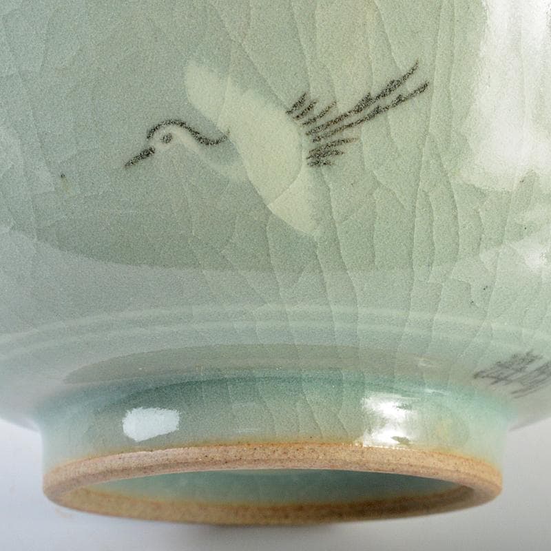 韓国人間文化財　柳海剛（柳根瀅）作　高麗青磁　象嵌鶴雲文茶碗　共箱　VR6347