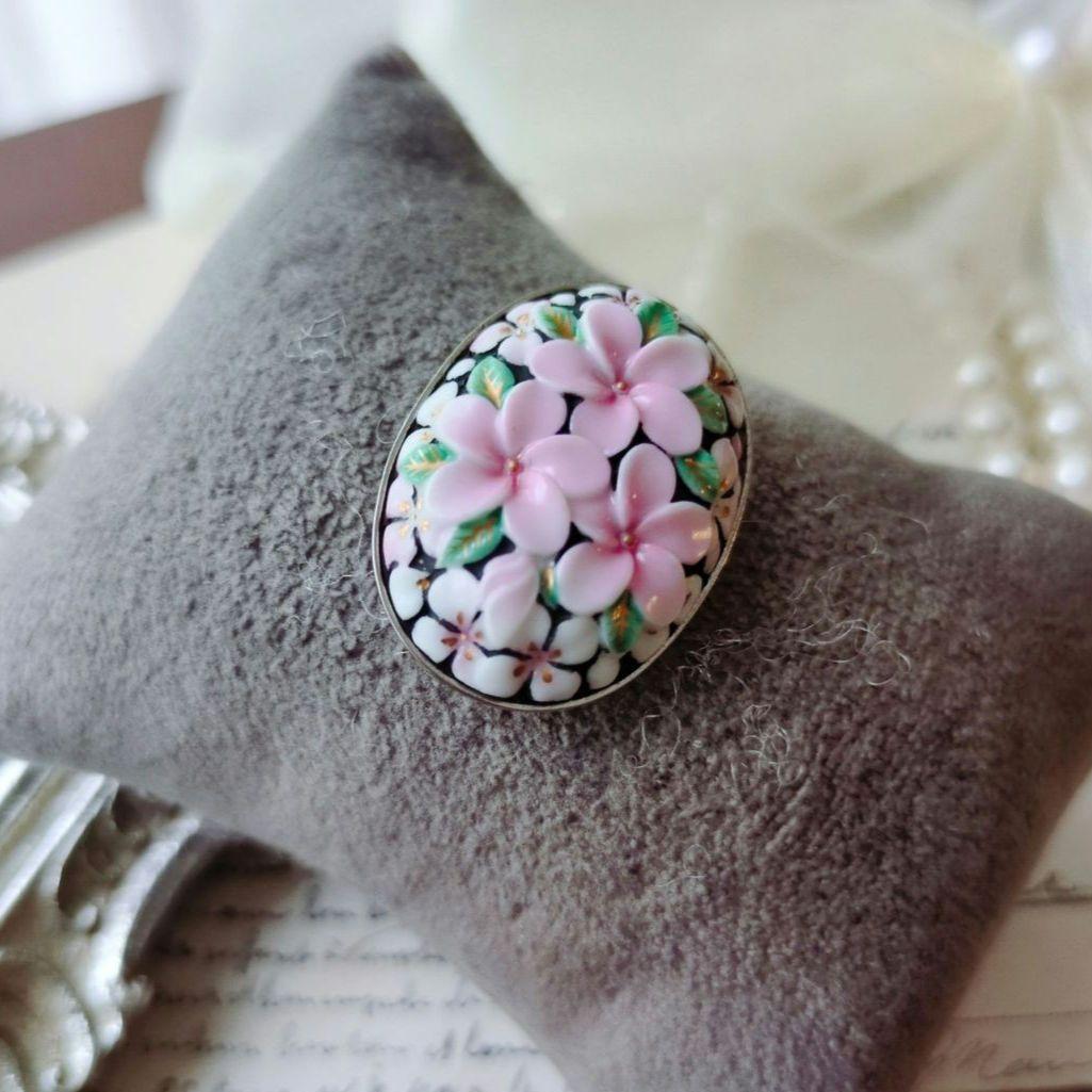 俊兼ジュエリー トシカネ 有田焼 フラワー ブローチ 花模様 TOSHIKANE
