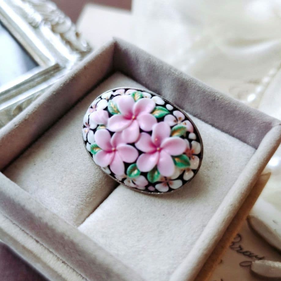 俊兼ジュエリー トシカネ 有田焼 フラワー ブローチ 花模様 TOSHIKANE