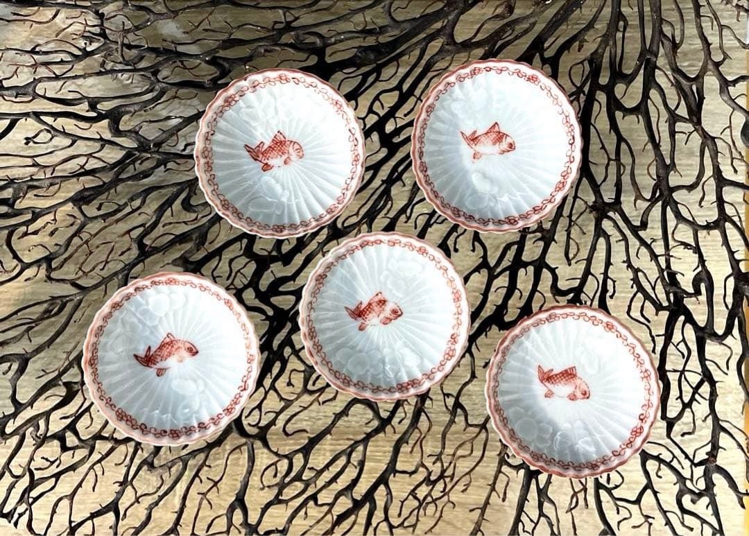 骨董　古伊万里　白磁　希少　菊割　赤絵　花綴り　魚紋　蝶々　陽刻　豆皿　５客