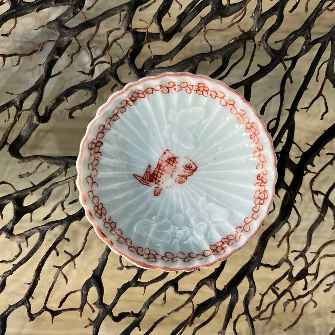 骨董　古伊万里　白磁　希少　菊割　赤絵　花綴り　魚紋　蝶々　陽刻　豆皿　５客