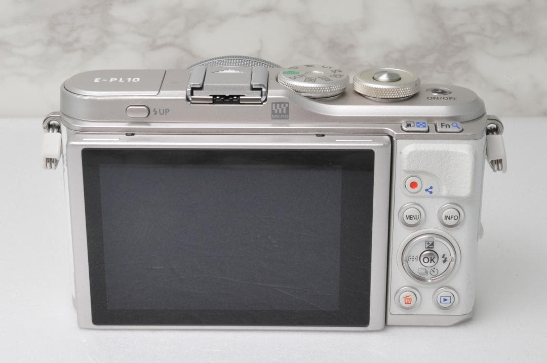 ショット数新品級❣️OLYMPUS PEN E-PL10⭐️Wi-Fi ミラーレス