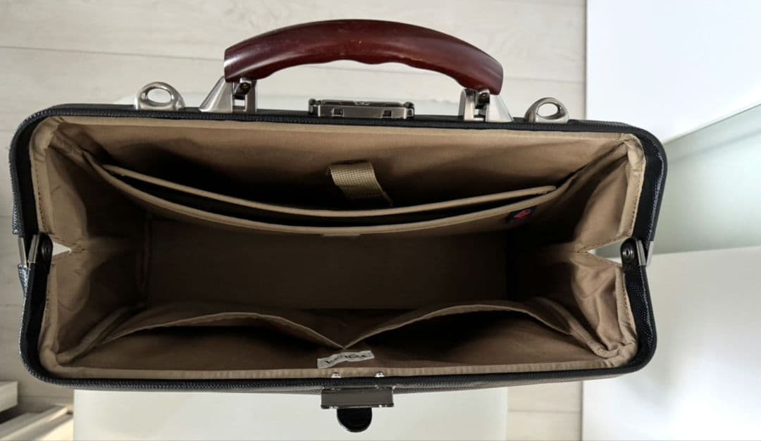 横型ダレスバッグ リザードPVC ブラック Mサイズ