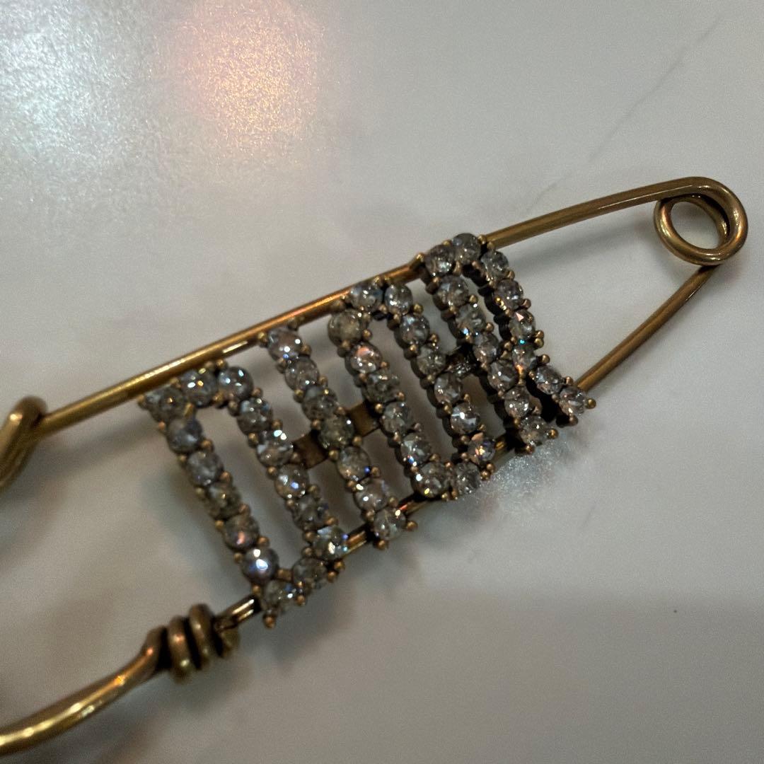 クリスチャンディオール　ブローチ　百貨店購入品