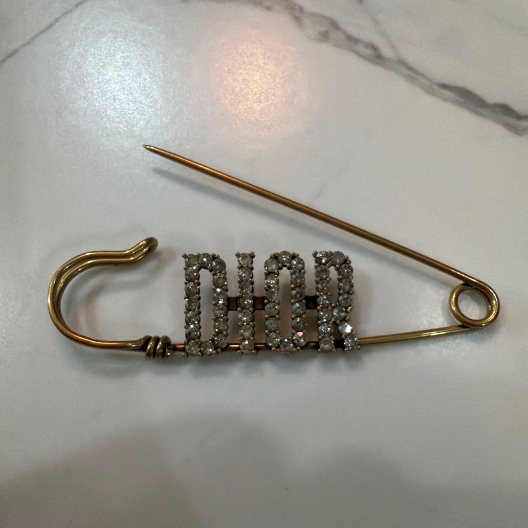 クリスチャンディオール　ブローチ　百貨店購入品