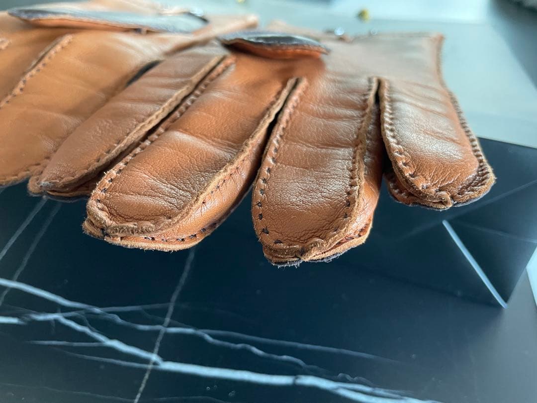 フェラガモ　メンズ　レザーグローブ