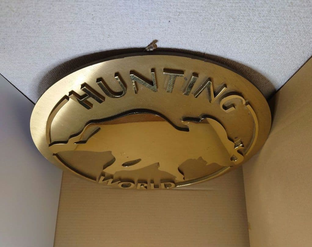 HUNTING WORLD　ストアギャランティゴールドプレーㇳ