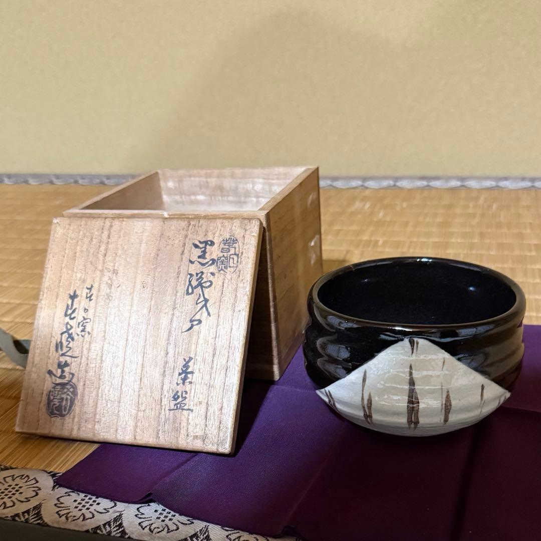 茶碗 黒織部 加藤春曉作 共箱