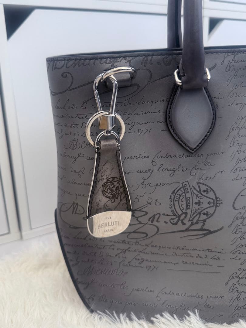 美品 Berluti ベルルッティ チャーム付