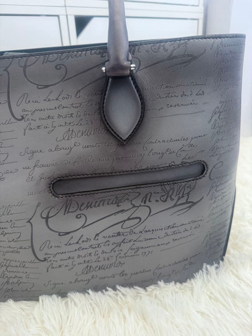 美品 Berluti ベルルッティ チャーム付