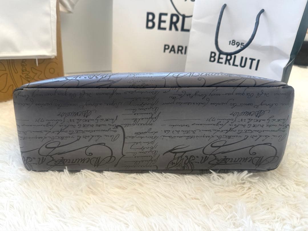 美品 Berluti ベルルッティ チャーム付