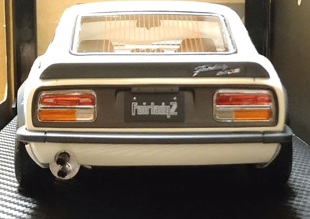 イグニッションモデル 1/18 フェアレディ (S30) 240ZG 白