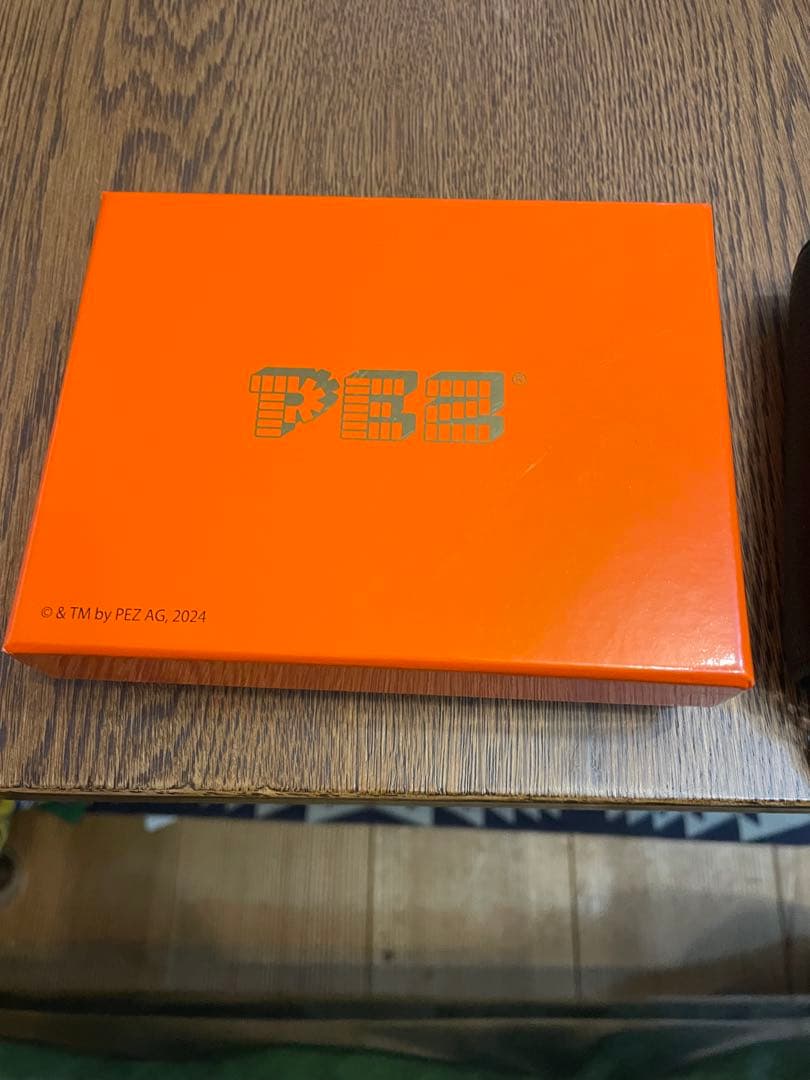 PEZ 刺繍 レザー折り財布