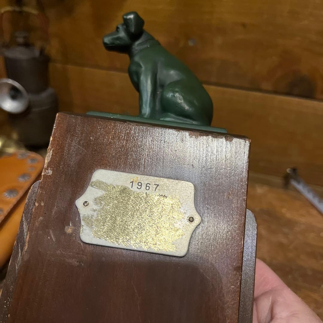 ヴィンテージブロンズ犬像 木製台座付き　Victor