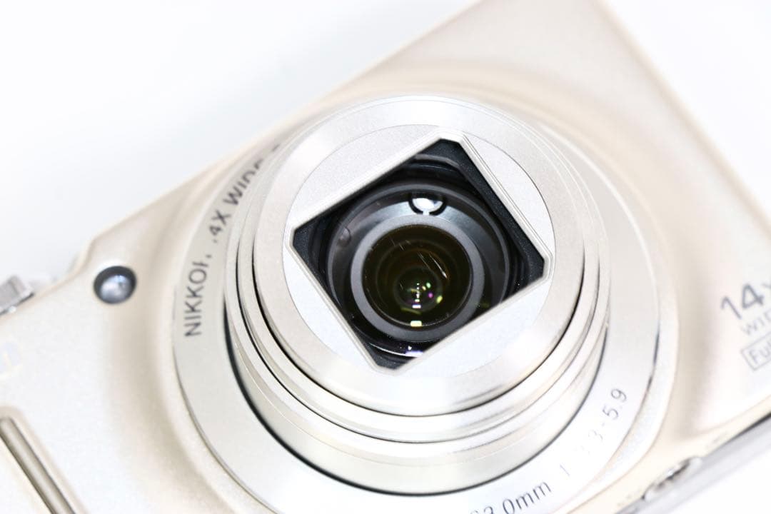 ニコン Nikon COOLPIX S8200 シルバー
