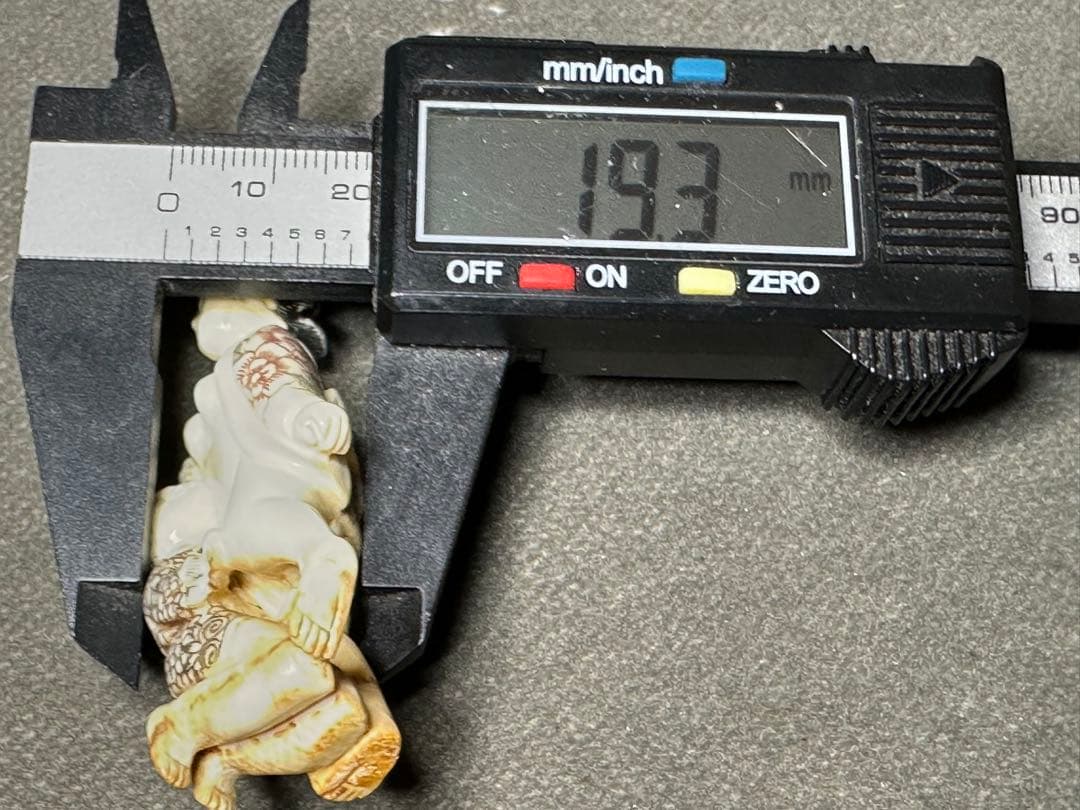 極上　根付　天然素材　アンティーク　和彫　置物　骨董　飾り物　古美術品　 置物