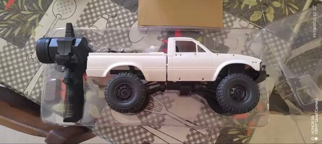 WPL フルスケール RCカー1:16 4WDwhiteクローラー LEDライト