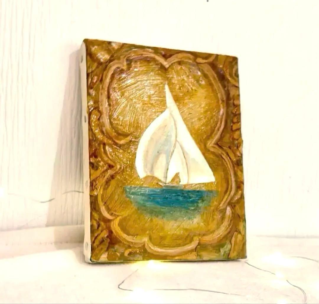 そのまま飾れるヨットの油絵　F0号　ベージュ　ゴールドカラー　白いヨット