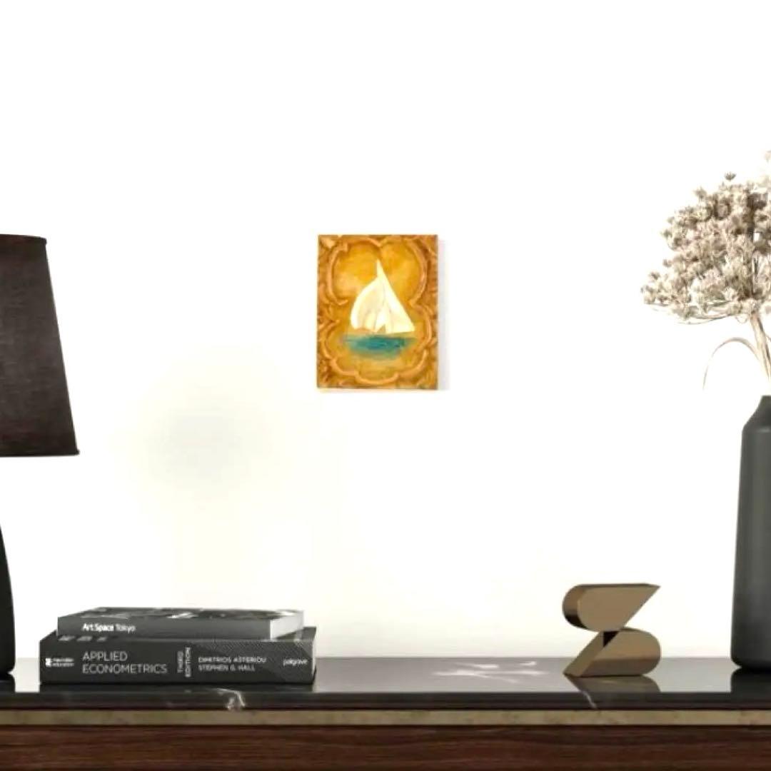 そのまま飾れるヨットの油絵　F0号　ベージュ　ゴールドカラー　白いヨット