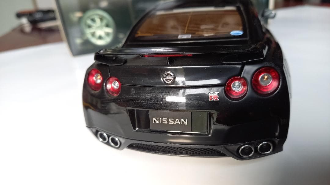 Kyosho Nissan GT-R プレミアムエディション 1/18