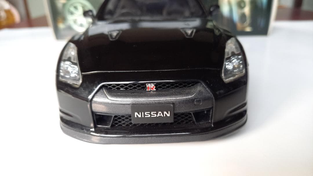 Kyosho Nissan GT-R プレミアムエディション 1/18