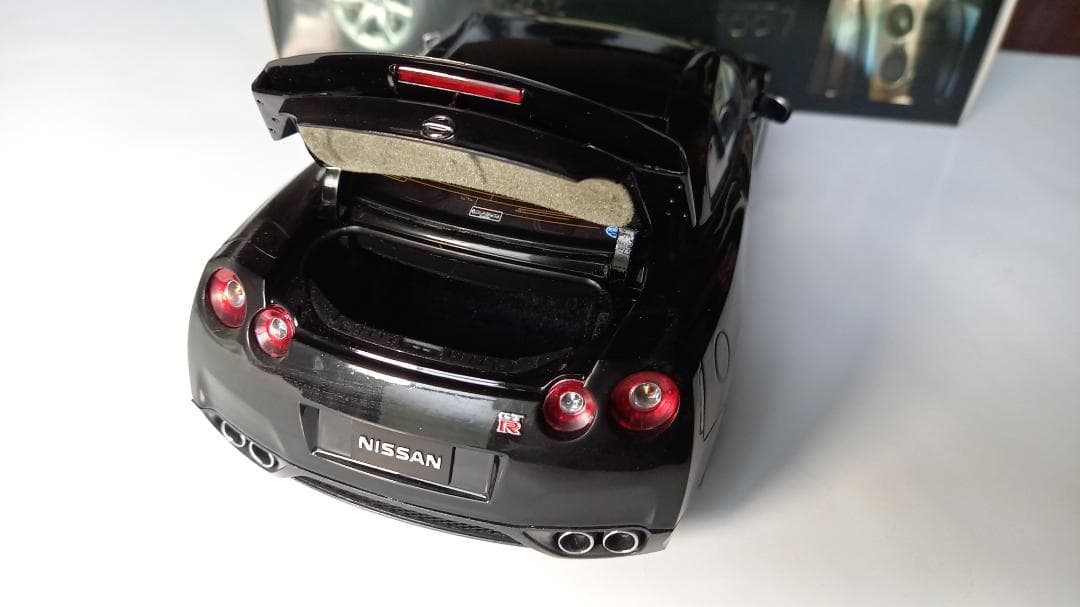 Kyosho Nissan GT-R プレミアムエディション 1/18