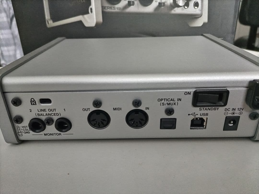 TASCAM SERIES 102i USBオーディオインターフェイス