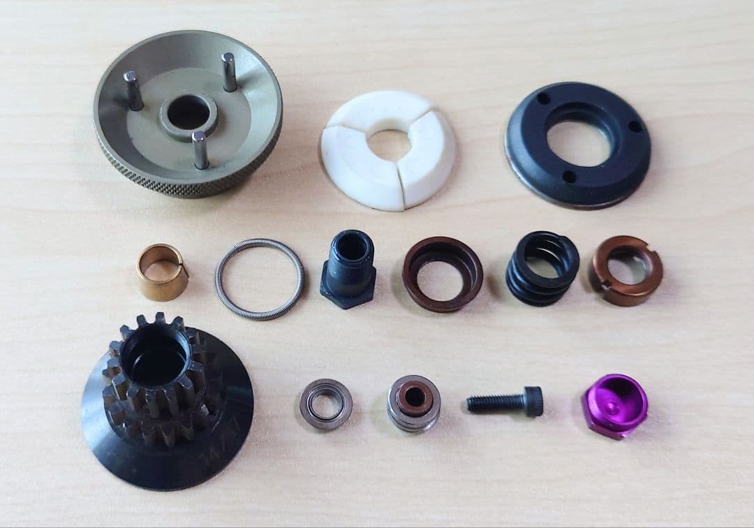 未使用シャーシ！サーパント 1/10GPレーシングカー ピニオン クラッチ付