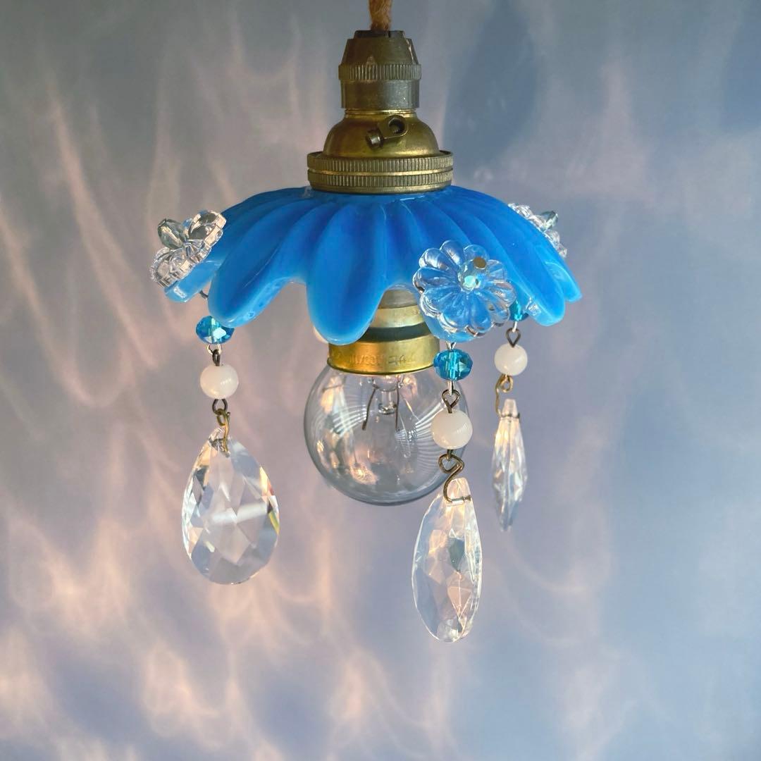 ミニシャンデリア　１９世紀　フランス　オパールセント　アンティーク　超ミニ