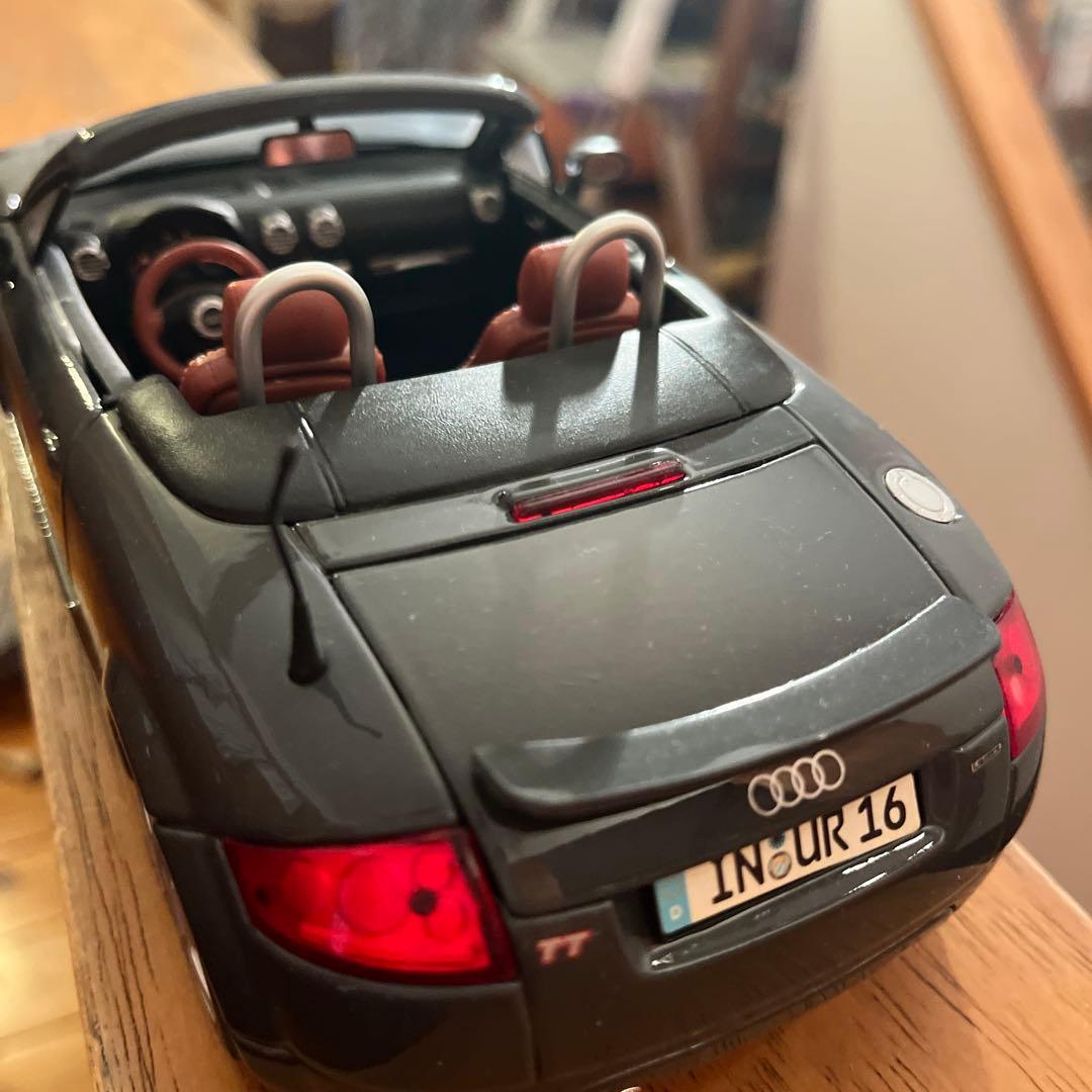 ミニカー Audi TT Roadster 1/18