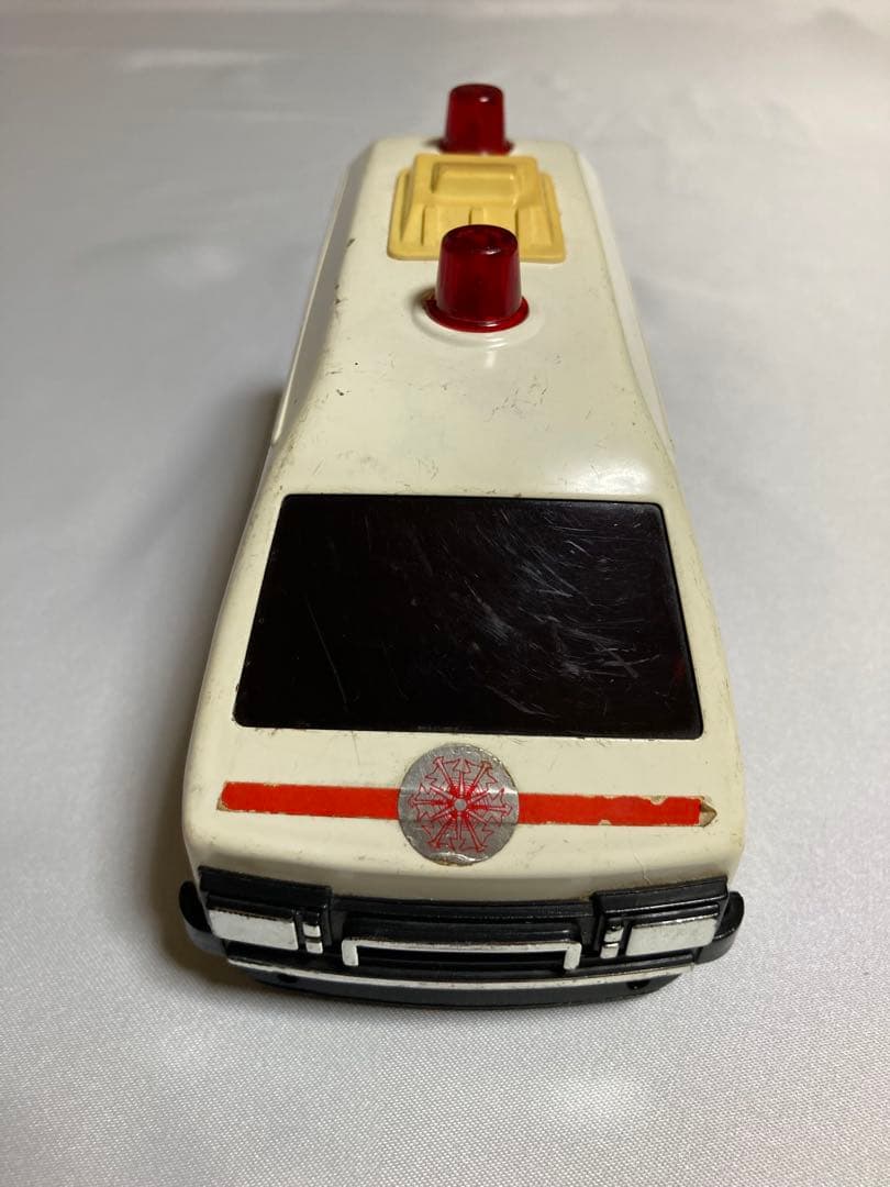 【まとめ売り4点】ブリキ　TONKA 救急車　ヘリ　汽車　イチコー　電車