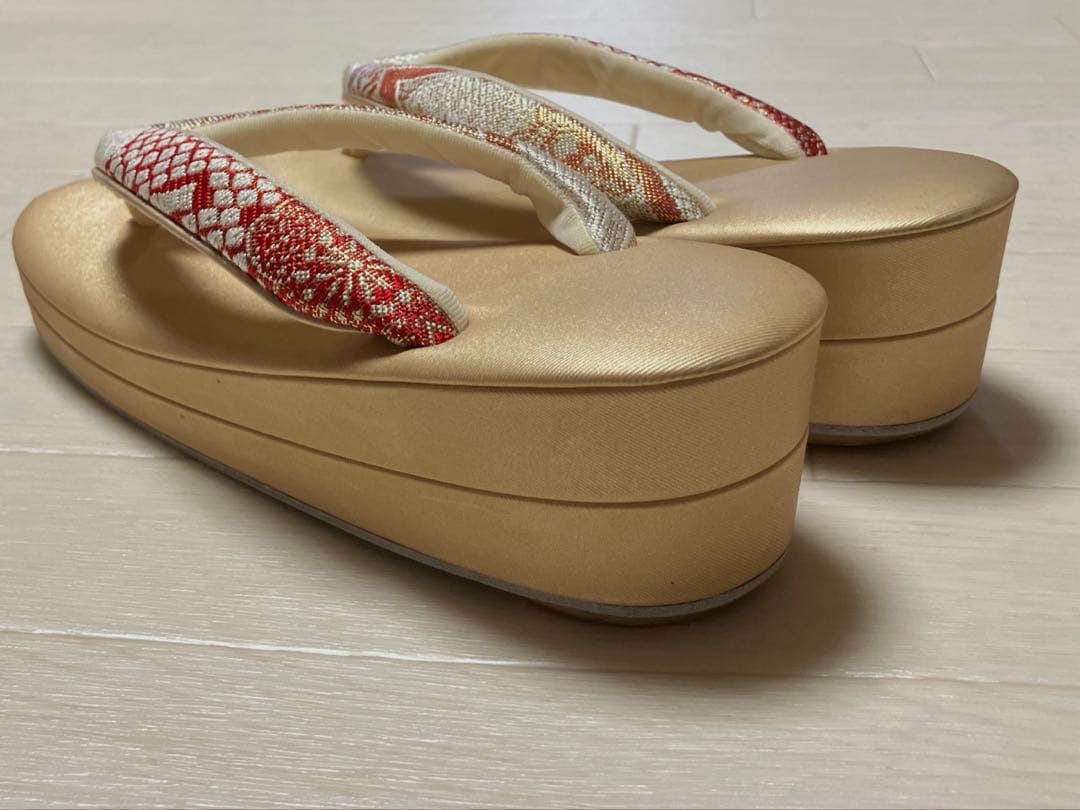 《美品》草履バッグセット　帯地　ラメ　花柄　底鋲付きバッグ　成人式