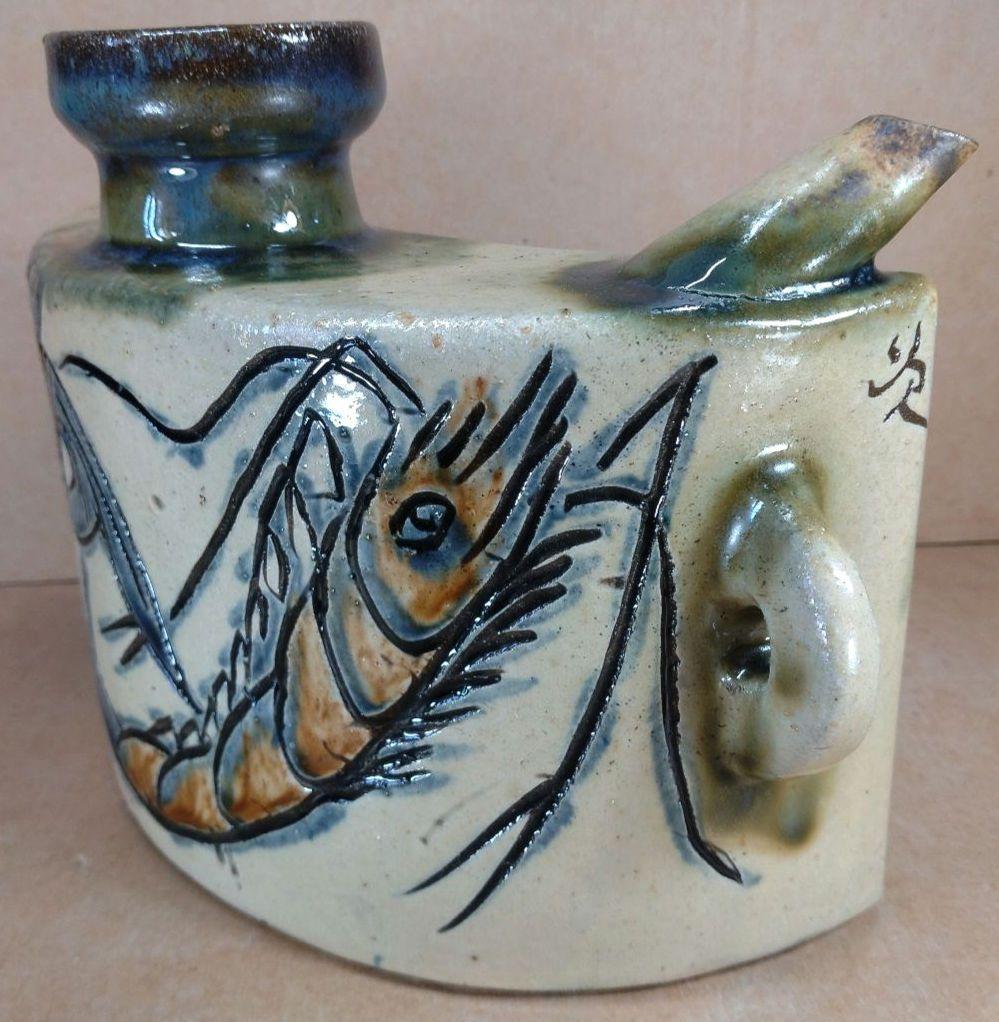 【本物保証】金城次郎 壷屋焼 抱瓶(海老魚紋) 共箱 栞 ｗ25.3㎝ 人間国宝