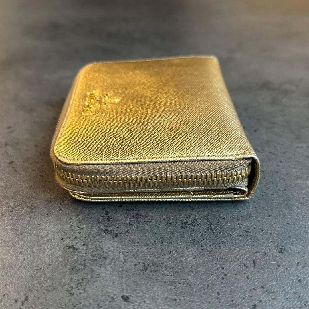 PRADA サフィアーノレザー ゴールド 二つ折財布　コンパクトウォレット