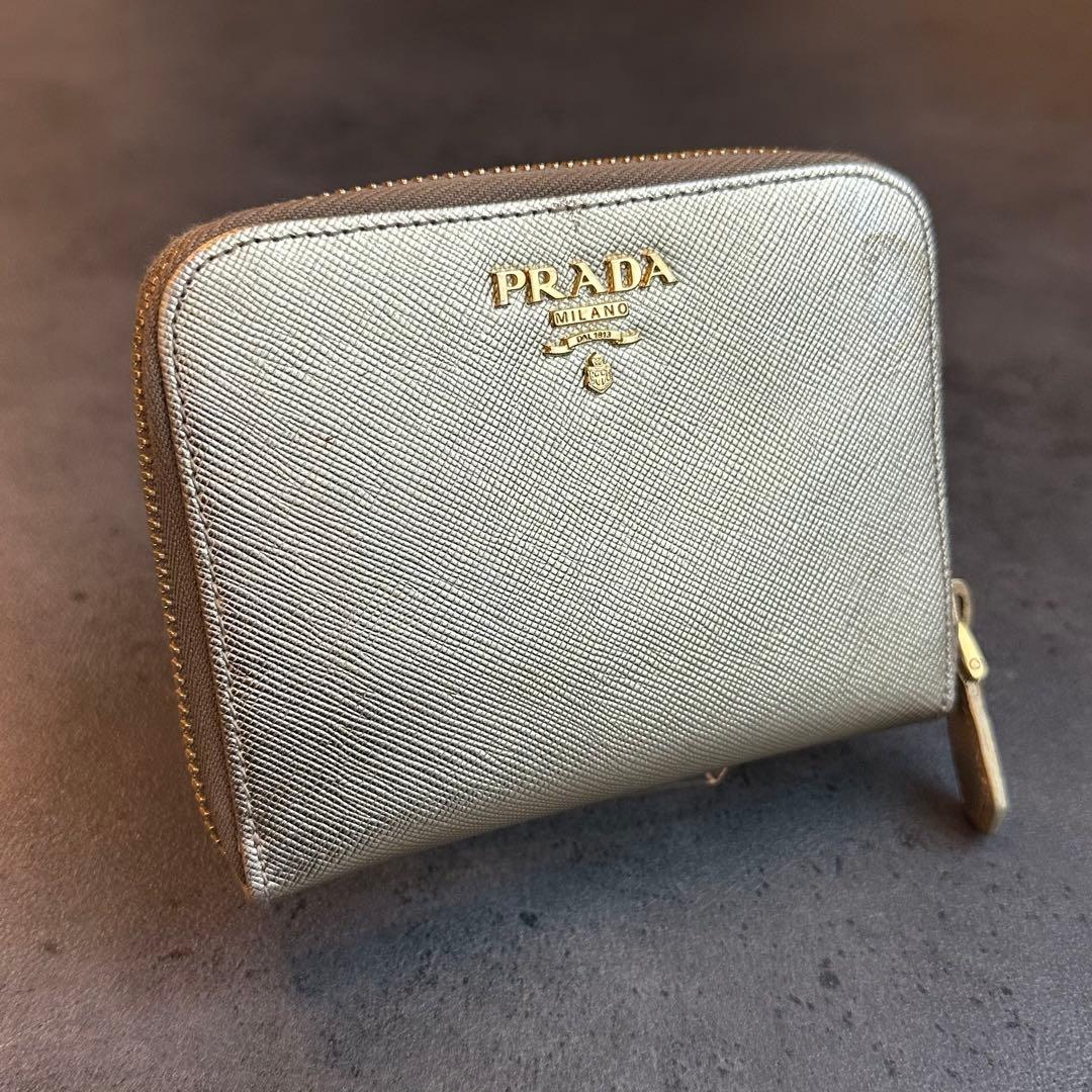 PRADA サフィアーノレザー ゴールド 二つ折財布　コンパクトウォレット
