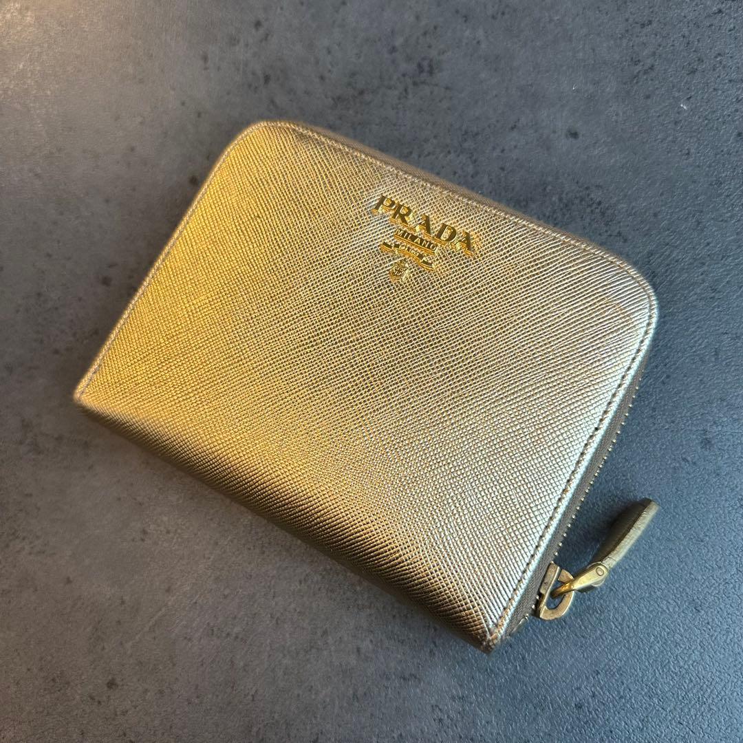 PRADA サフィアーノレザー ゴールド 二つ折財布　コンパクトウォレット