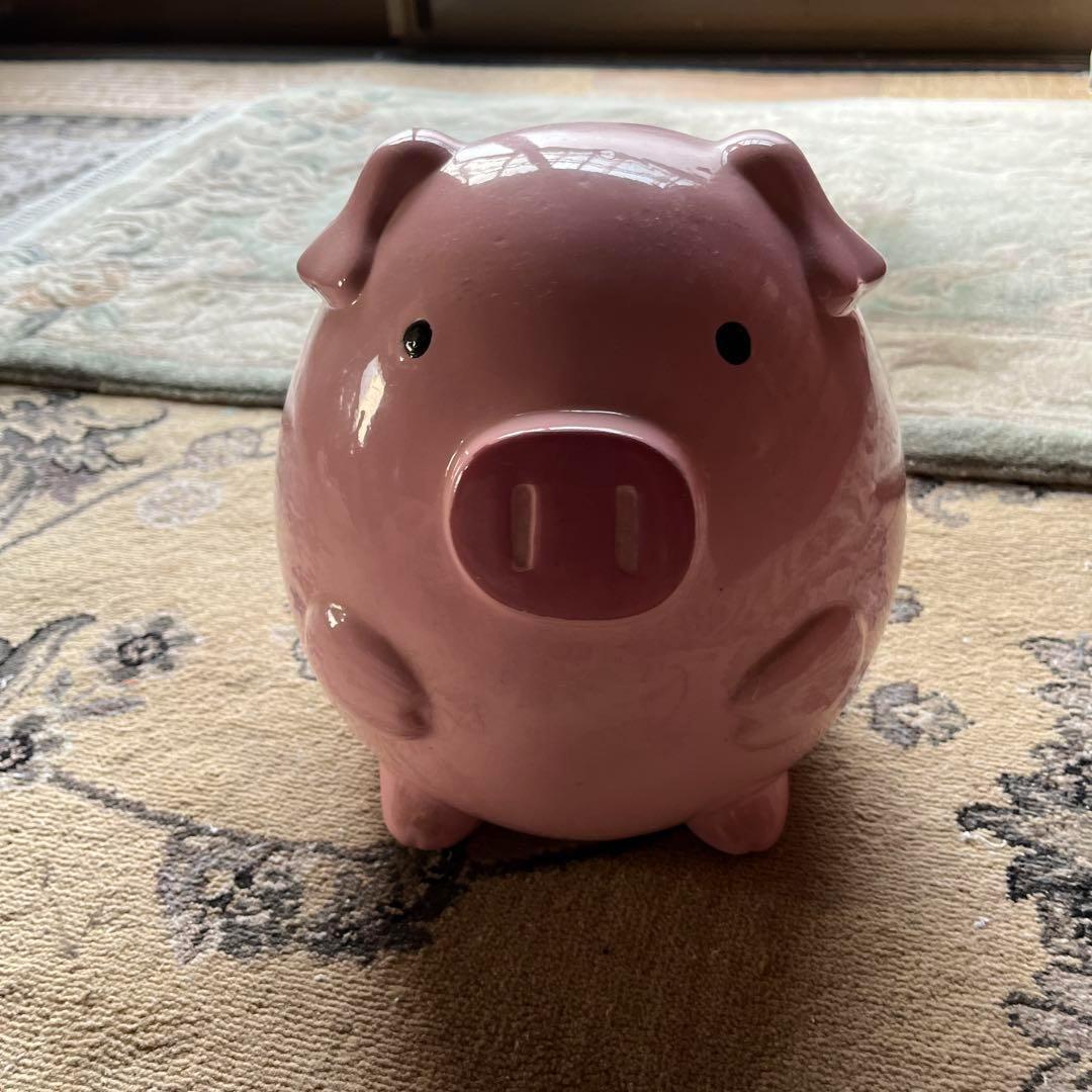 ピンクの豚型貯金箱
