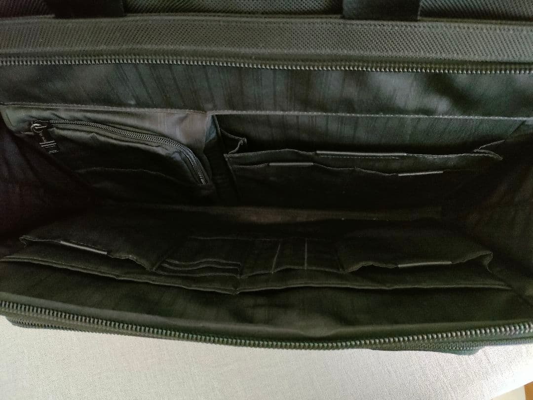 【極美品】TUMI 26127DH キャリーバッグ　機内OK　拡張可能　黒