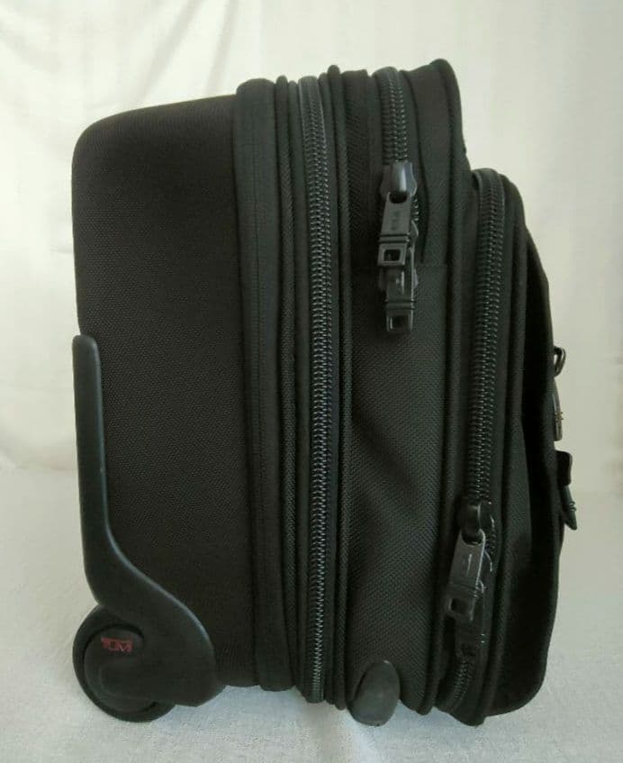 【極美品】TUMI 26127DH キャリーバッグ　機内OK　拡張可能　黒