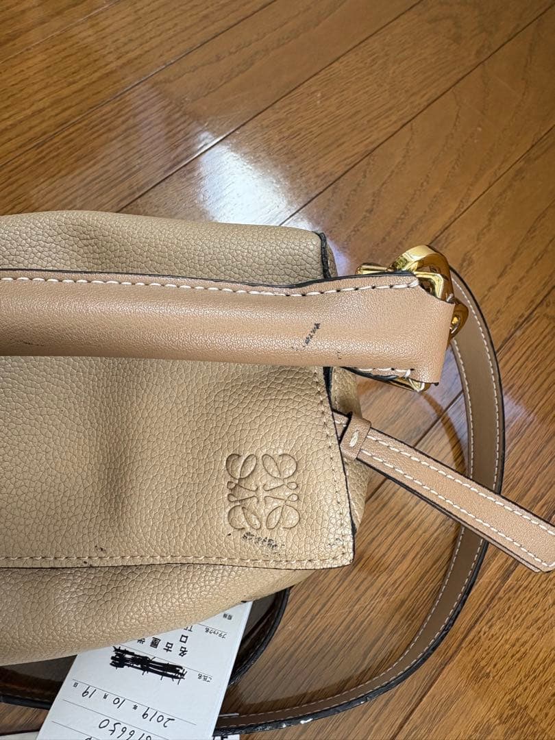 LOEWE ベージュ レザー ショルダーバッグ