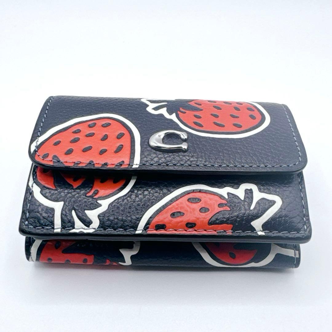 【極美品】coach コーチ 三つ折り 財布 苺 レザーネイビー