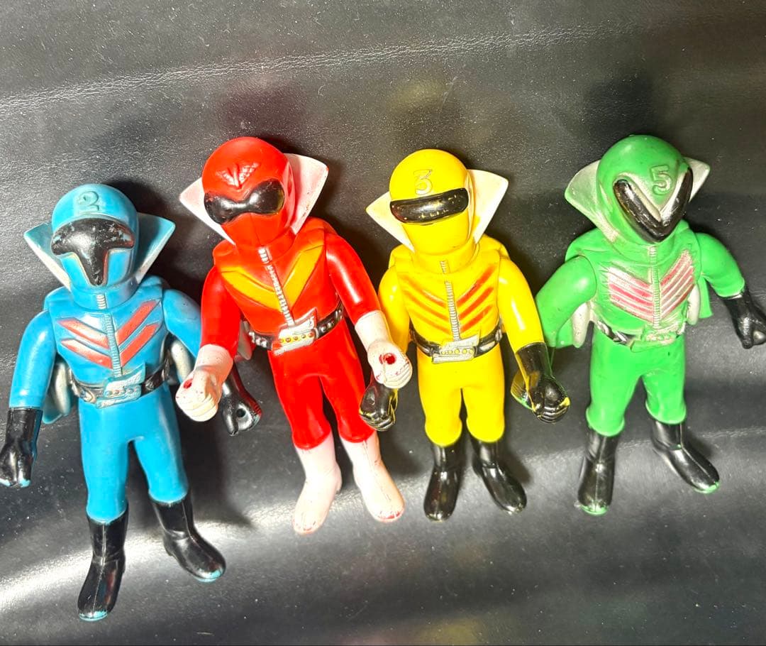 ゴレンジャーソフビ4体まとめて！昭和レトロ　出品は11月末で終了