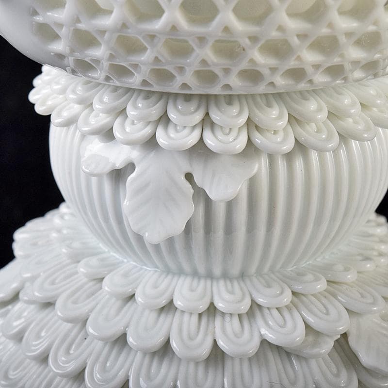 平戸焼　十五代中里茂右衛門造　白磁　菊花座篭目透彫香炉　共箱　V　R8449