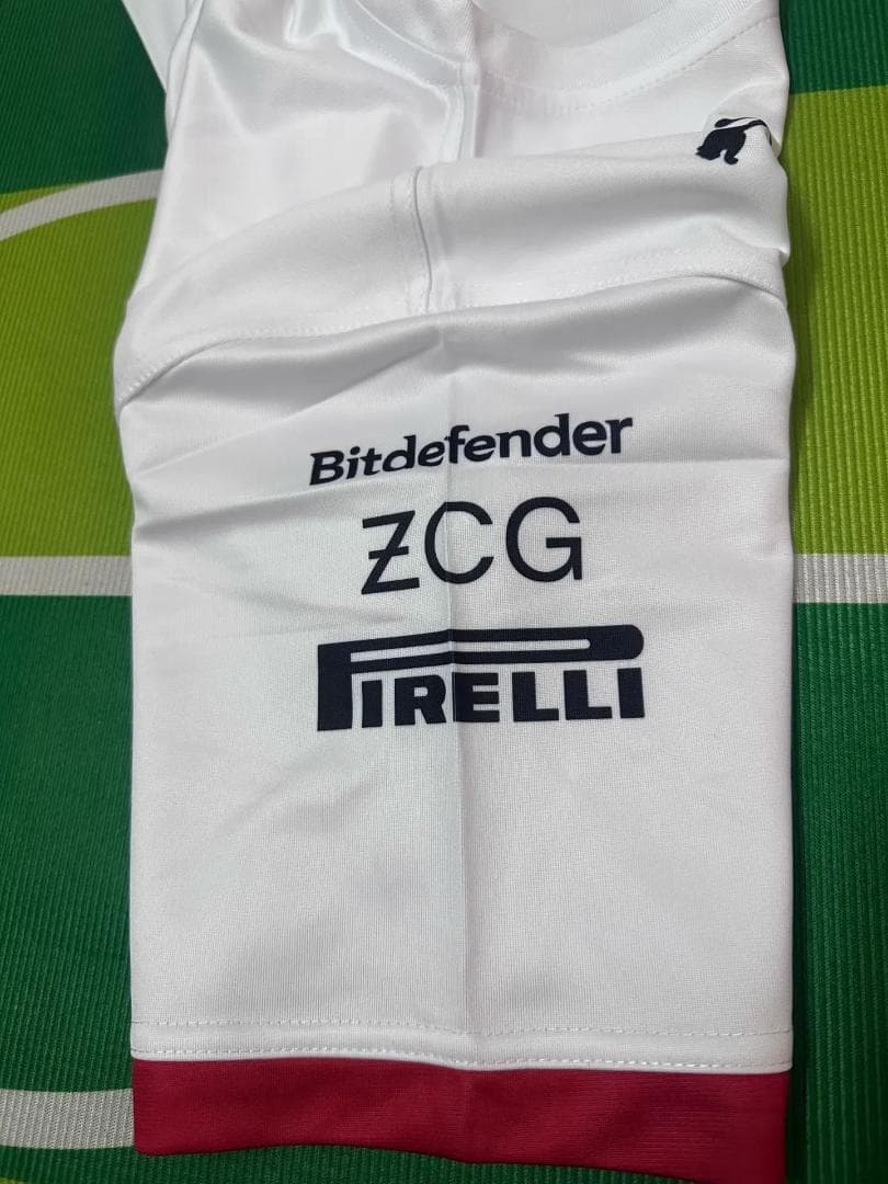 2025年F1フェラーリ ホワイトクルーネックレーシングウェア