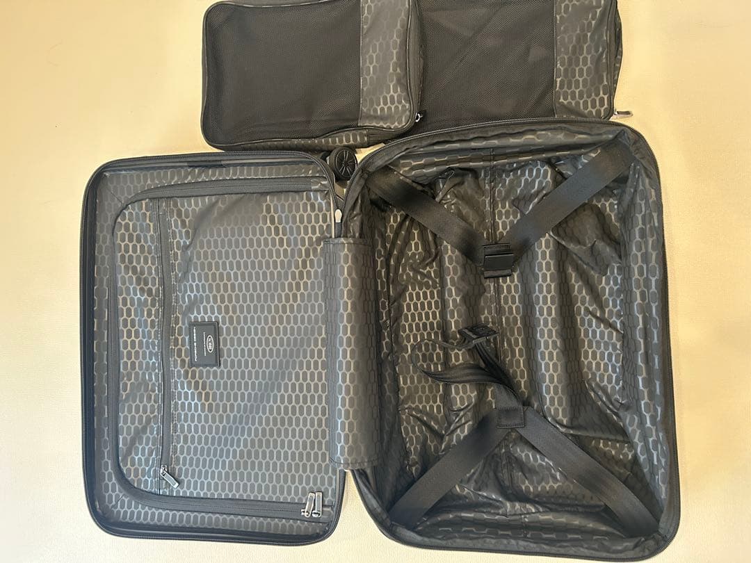 9月6日7日限定価格　ポルシェスーツケース　ブラック 新品未使用.確実本物