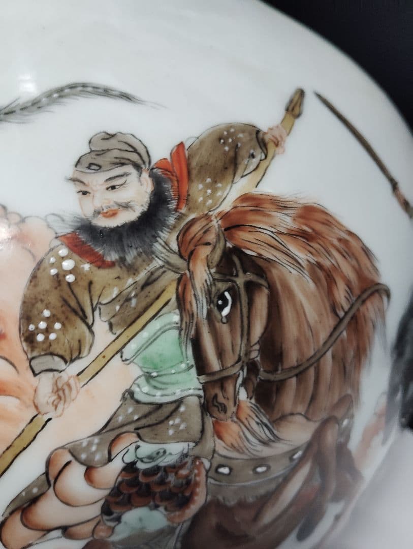 中国　景徳鎮 粉彩　三国志人物図 天球瓶